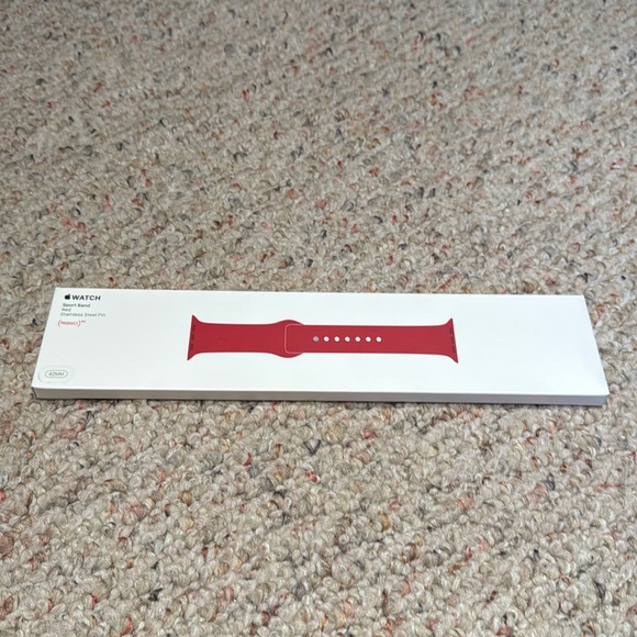 MQXE2AM/A
Apple Watch 42mm Red Sport Band Project Red - Picture 1 of 4